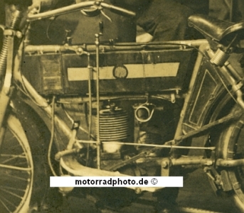 Preview: Motorrad Automobil Werkstatt Foto   um 1915  we-f18 Preview: Motorrad Automobil Werkstatt Foto   um 1915  we-f18