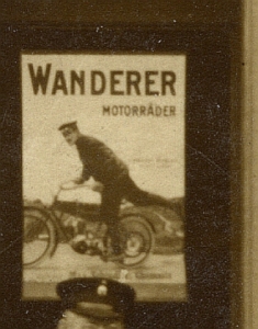 Preview: Motorrad Automobil Werkstatt Foto Wandererhändler  um 1918   we-f19 Preview: Motorrad Automobil Werkstatt Foto Wandererhändler  um 1918   we-f19