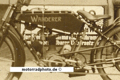 Preview: Motorrad Automobil Werkstatt Foto Wandererhändler  um 1918   we-f19 Preview: Motorrad Automobil Werkstatt Foto Wandererhändler  um 1918   we-f19