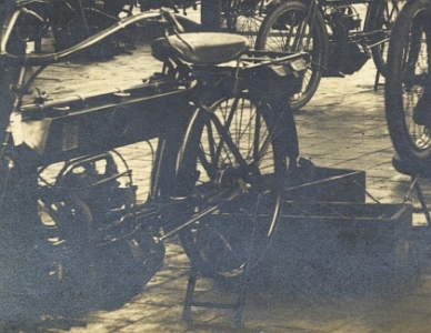 Preview: Motorrad Automobil Werkstatt Foto   um 1910  we-f11 Preview: Motorrad Automobil Werkstatt Foto   um 1910  we-f11