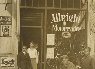 Preview: Allright Motorrad Foto Geschaeftsansicht ca. 1910 all-f04 Preview: Allright Motorrad Foto Geschaeftsansicht ca. 1910 all-f04