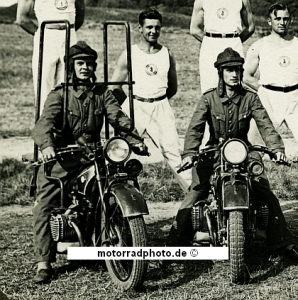 Preview: BMW Motorrad Foto  R 42  RW/Polizei Akrobatik Truppe 1928 bmw-mf100