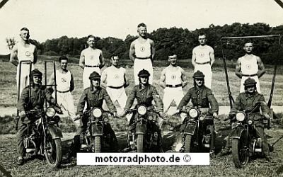 BMW Motorrad Foto  R 42  RW/Polizei Akrobatik Truppe 1928 bmw-mf100