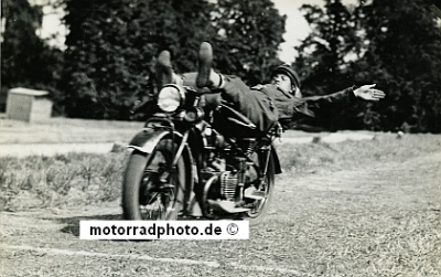 BMW Motorcycle Photo R 42 RW/Police Acrobatic Troup 1928  bmw-mf102