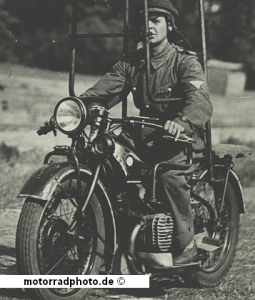 Preview: BMW Motorrad Foto R 42 RW/Polizei Akrobatik Truppe 1928  bmw-mf111