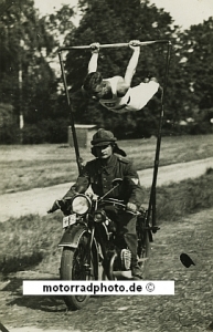 BMW Motorcycle Photo R 42 RW/Police Acrobatic Troup 1928  bmw-mf112