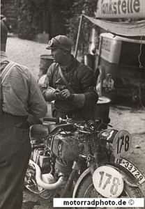 DKW Motorrad Foto Typ SB 350 bei einem Wettbewerb um 1936 dkw-f078