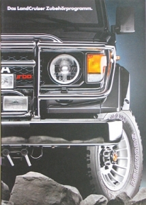 Toyota Landcruiser Accessories Brochure 16 Pages 11.1988  toyo-lc-op88