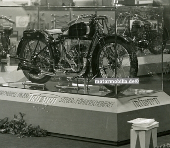 Preview: Triumph TWN Motorrad Foto Triumph Stand auf  IAA 1928 Preview: Triumph TWN Motorrad Foto Triumph Stand auf  IAA 1928
