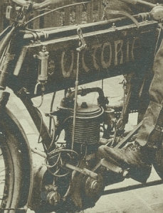 Preview: Victoria Motorrad Foto Postkarte  ca. 1902-03   v-f1902 Preview: Victoria Motorrad Foto Postkarte  ca. 1902-03   v-f1902
