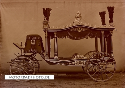 Jacobi Bestattungswagen Foto um 1890   jaco-01