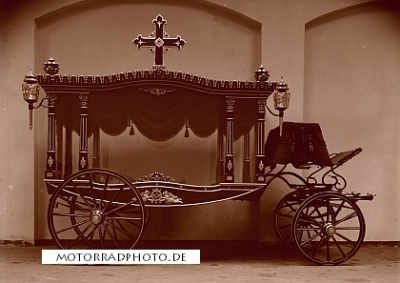 Jacobi Bestattungswagen Foto um 1890   jaco-02