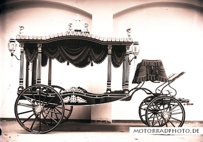 Jacobi Bestattungswagen Foto um 1890   jaco-04